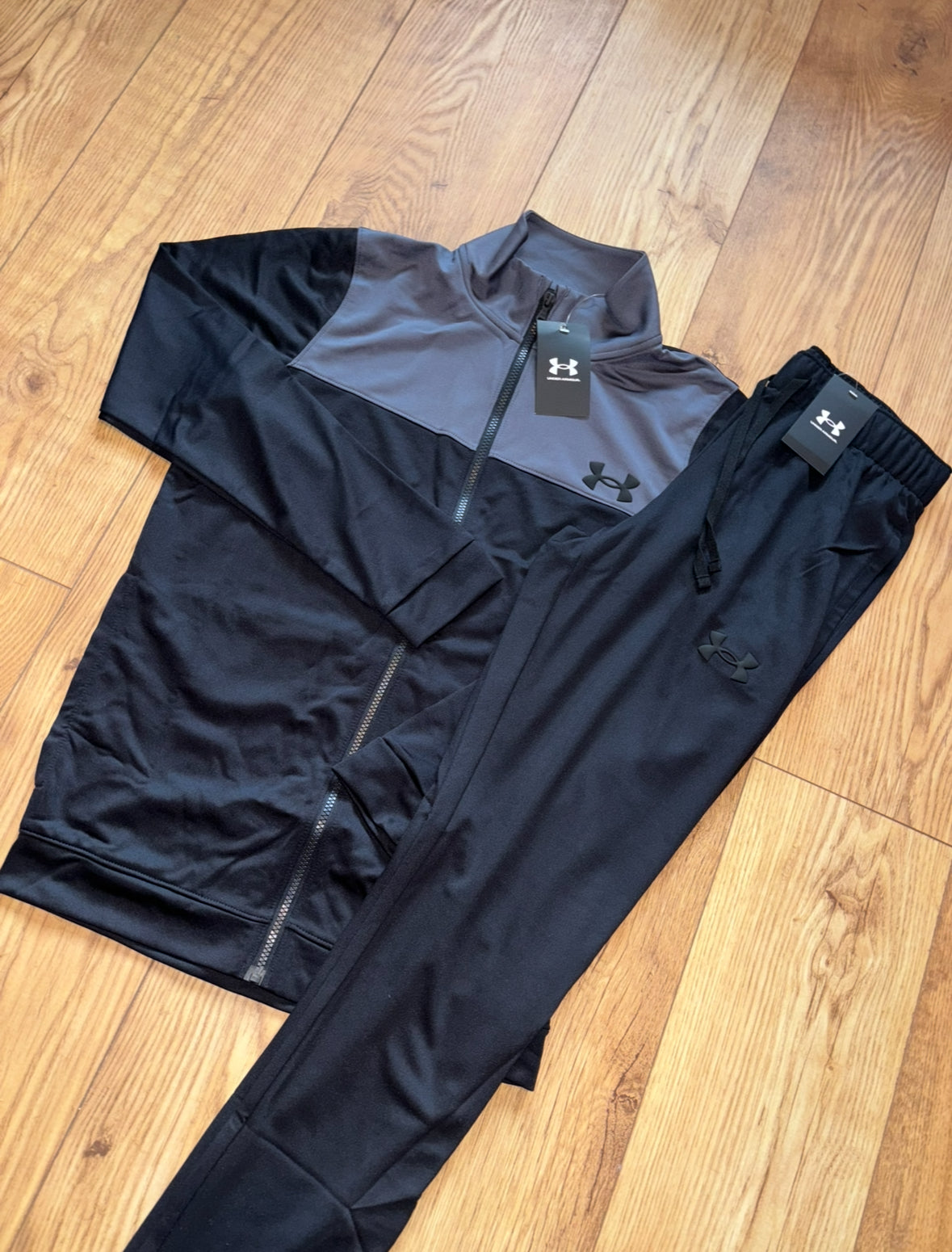 Under armour. Tracksuit. Size Small