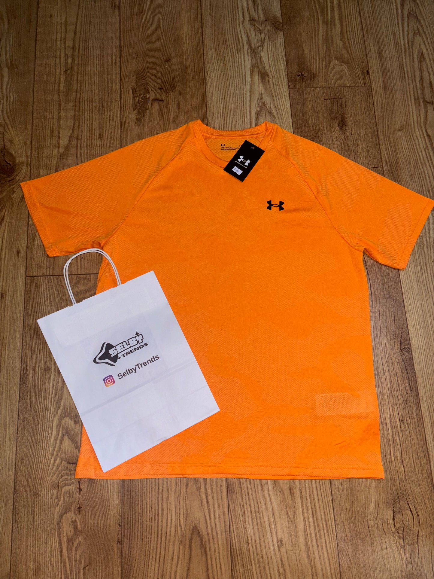 Under Armour T-shirt. Size L/XL.
