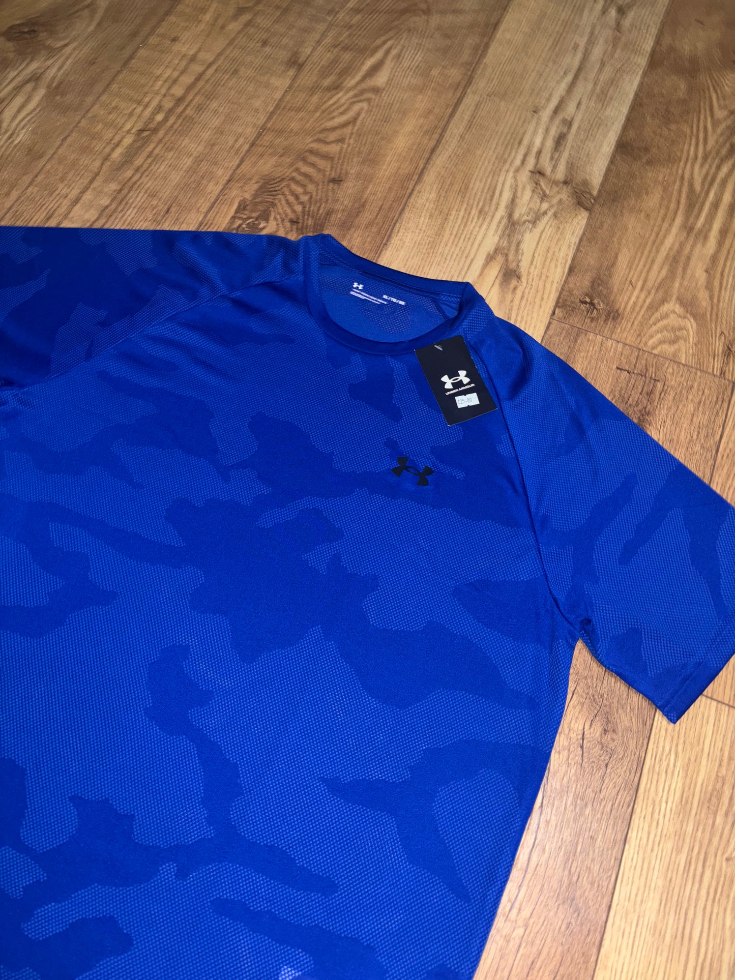 Under Armour T-shirt. Size XL.