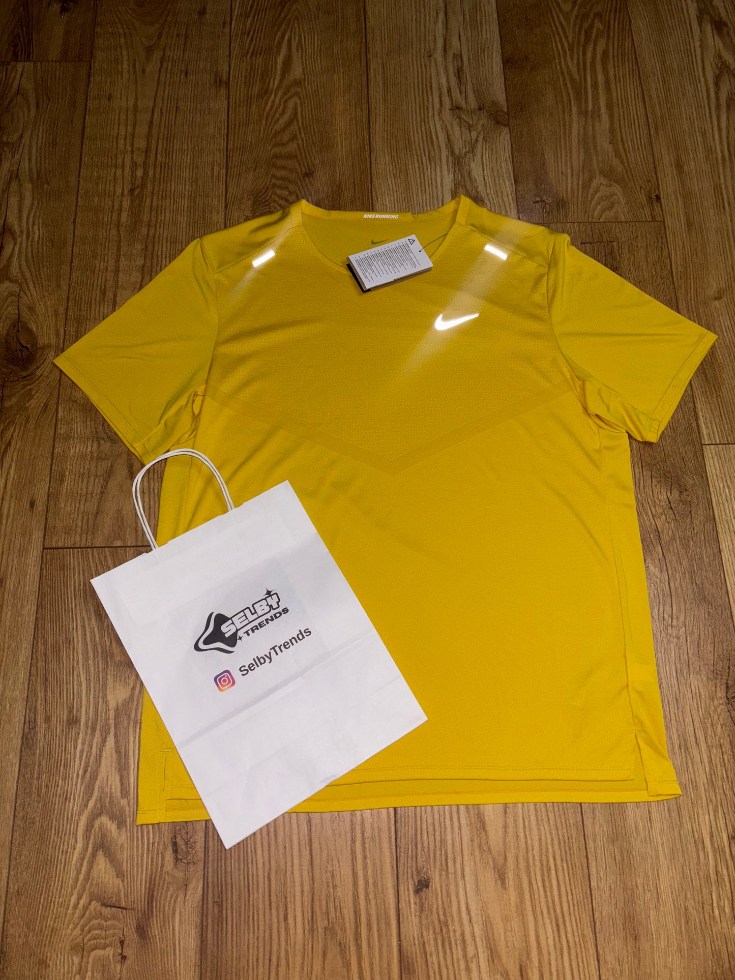 Nike Rise Miler. Size Large.