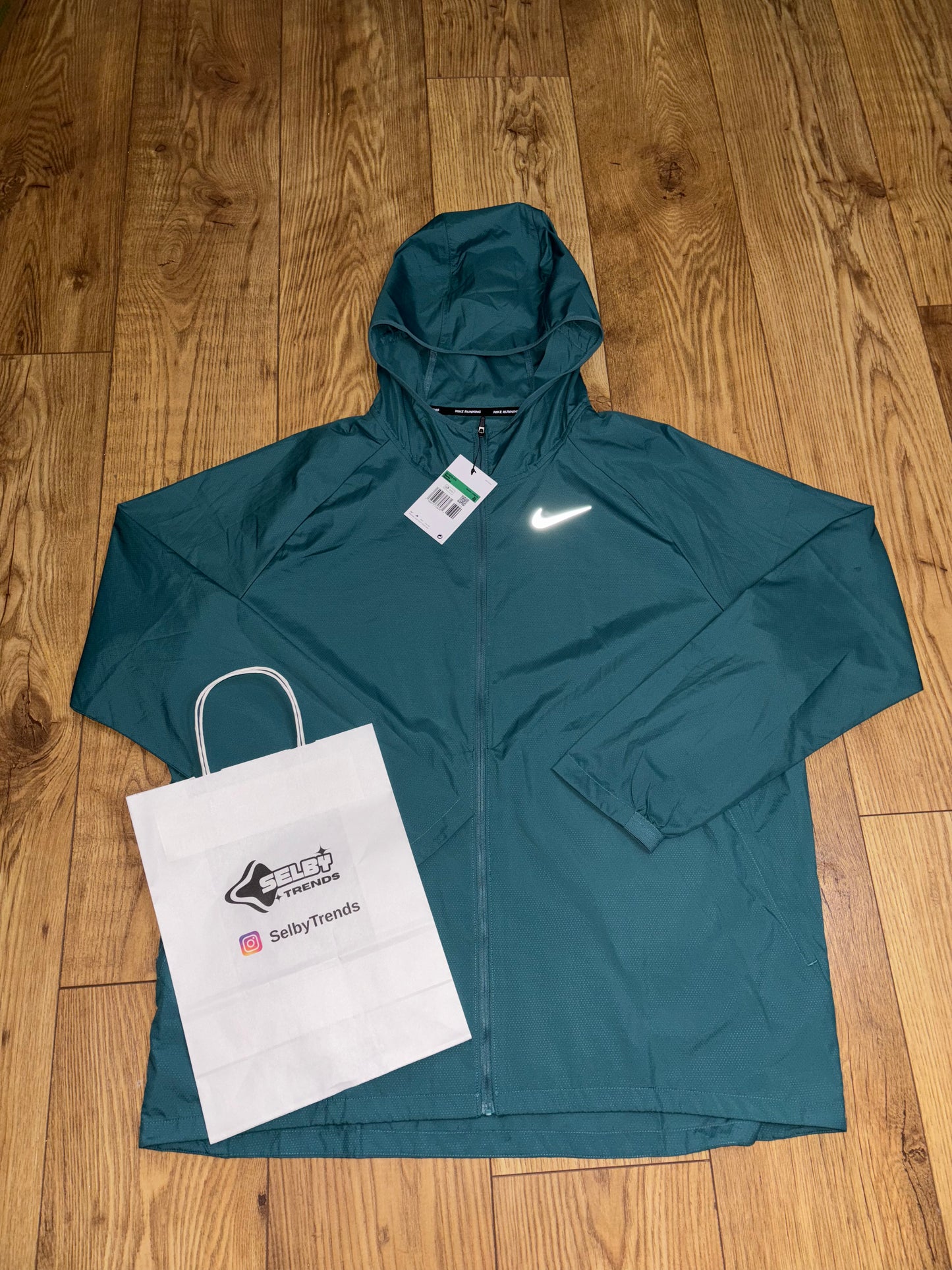 Nike Windrunner jacket. Size XL.