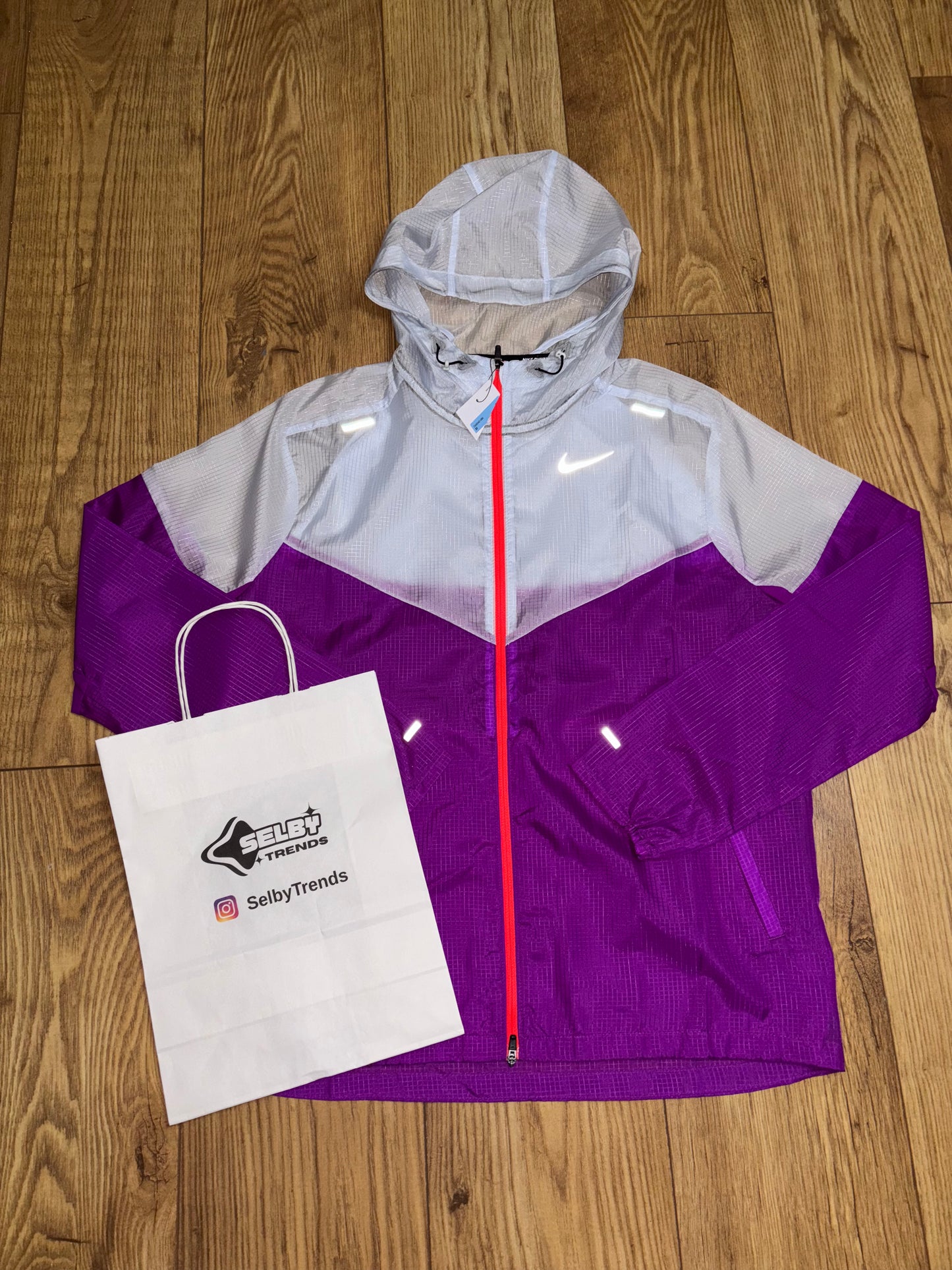 Nike windrunner. Size M/XL