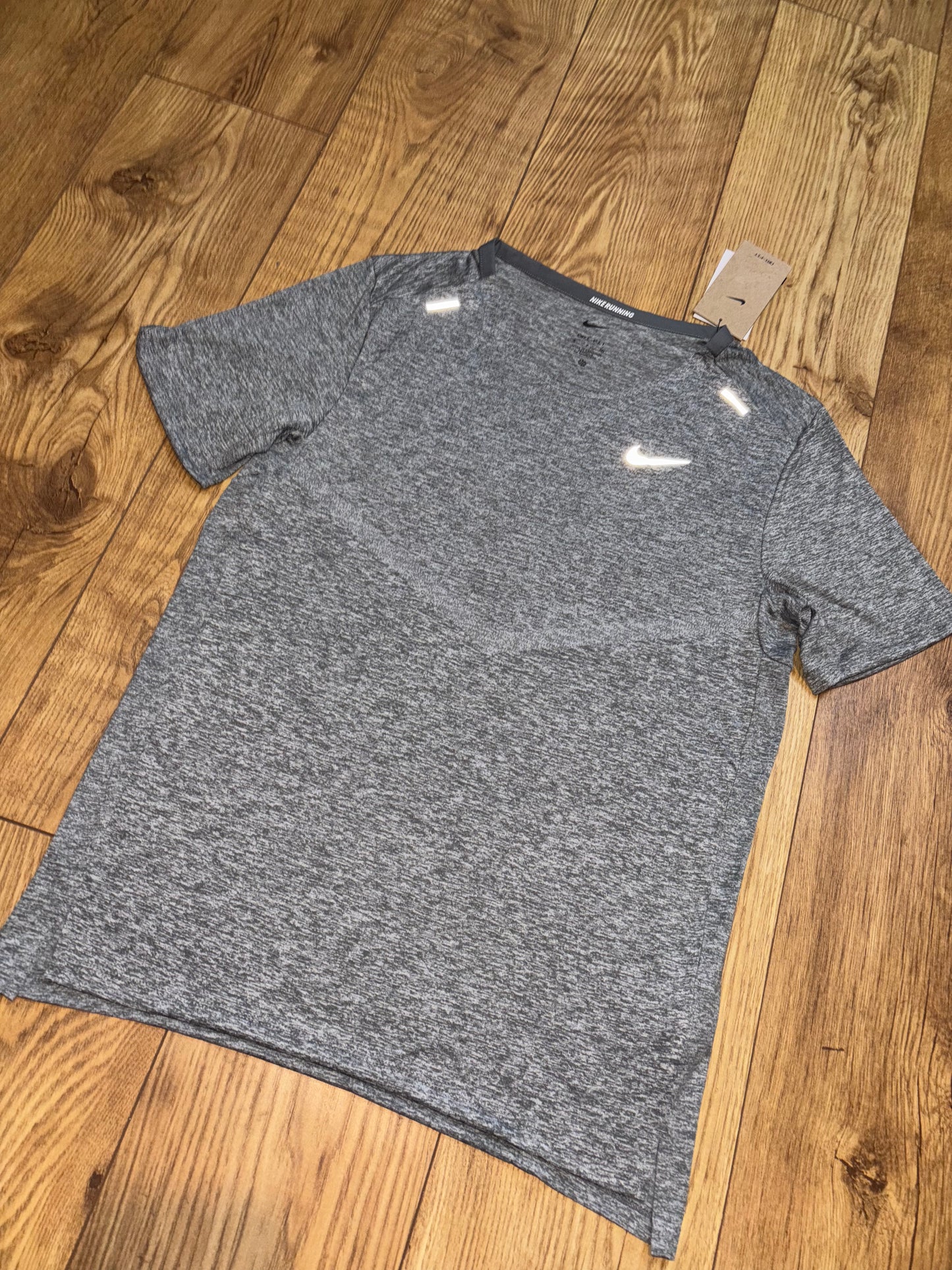 Nike rise 365. Size large