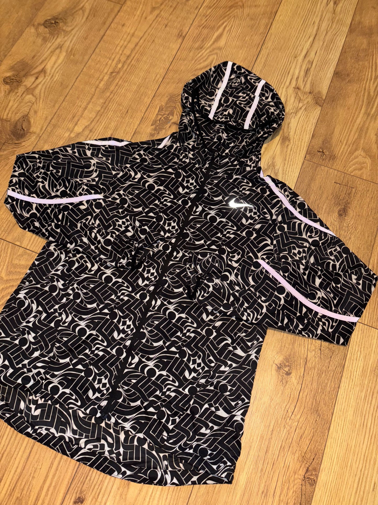 Nike shield jacket. Mint condition. Size S.