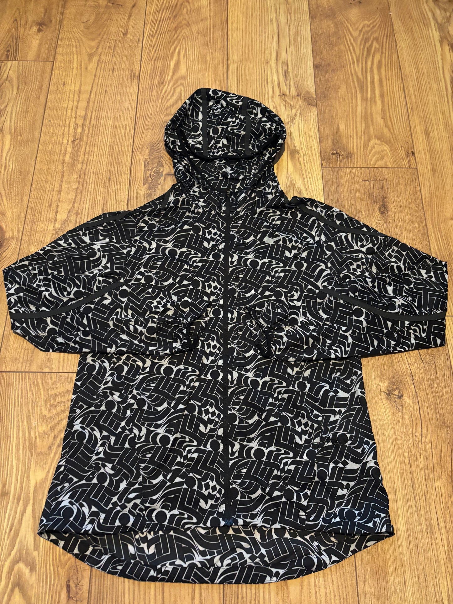 Nike shield jacket. Mint condition. Size S.