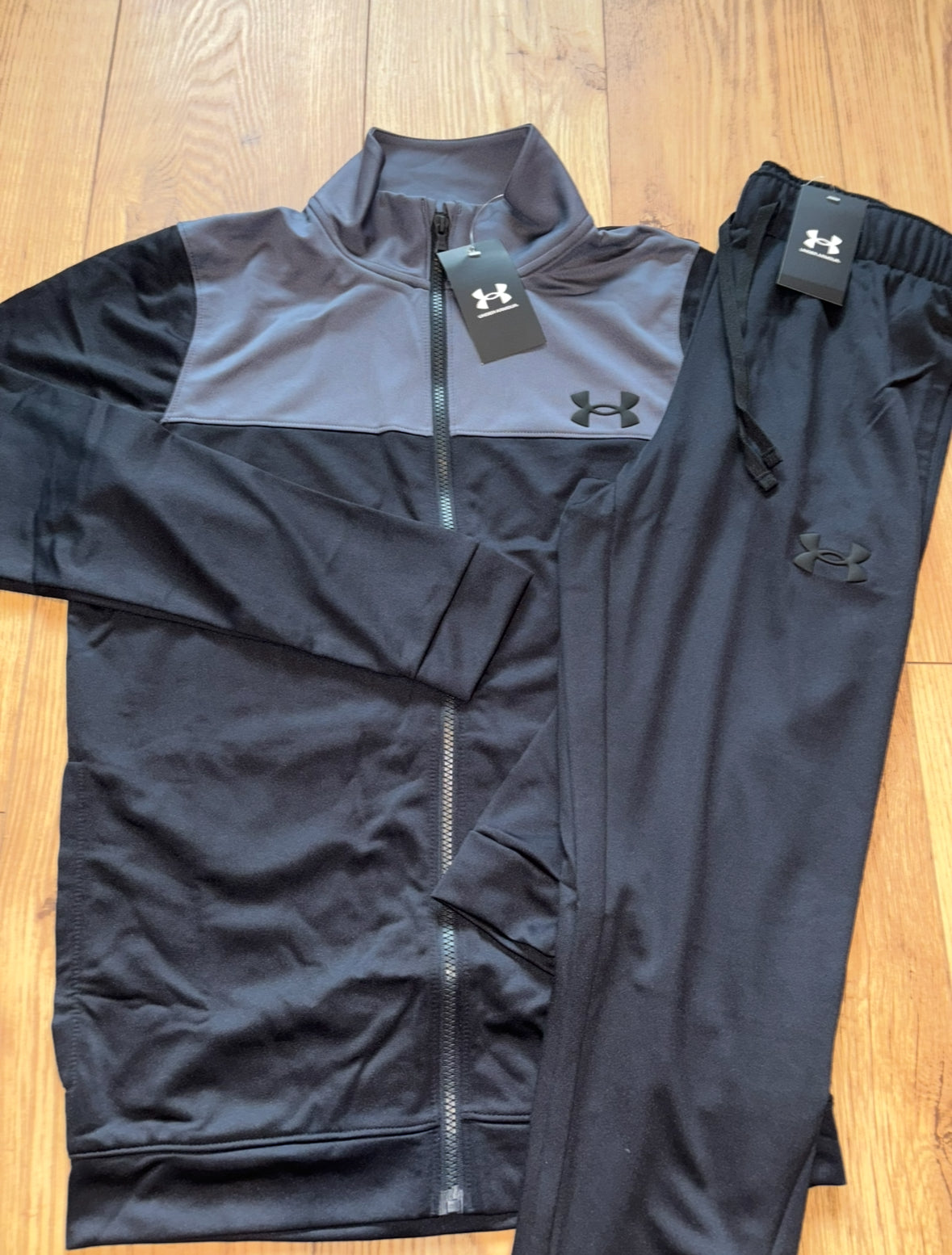 Under armour. Tracksuit. Size Small