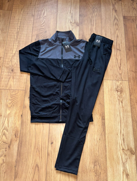 Under armour. Tracksuit. Size Small