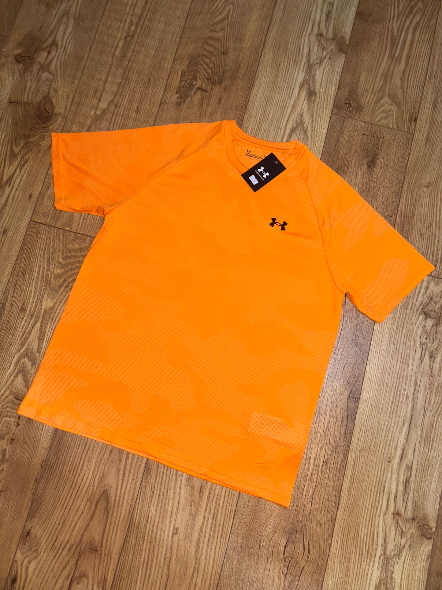 Under Armour T-shirt. Size L/XL.