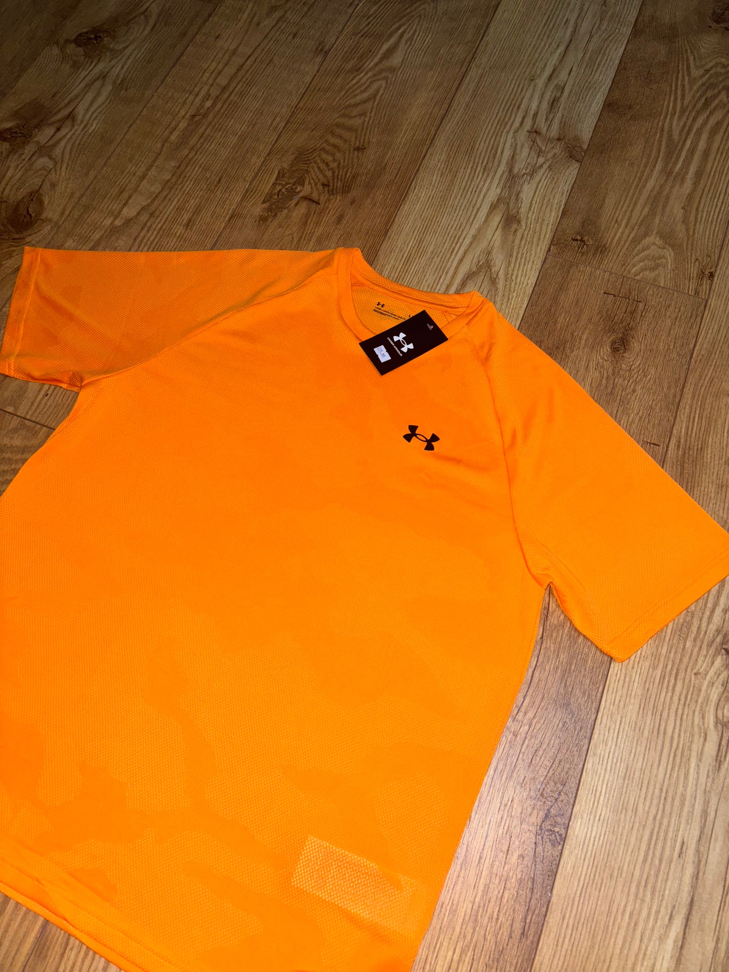 Under Armour T-shirt. Size L/XL.