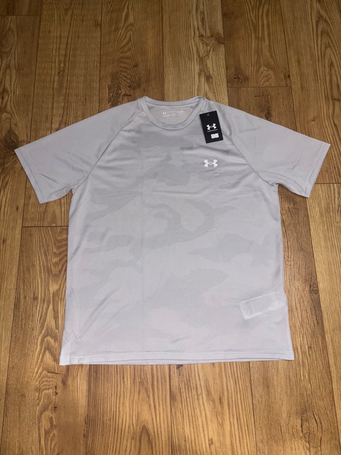 Under Armour T-shirt. Size Large.