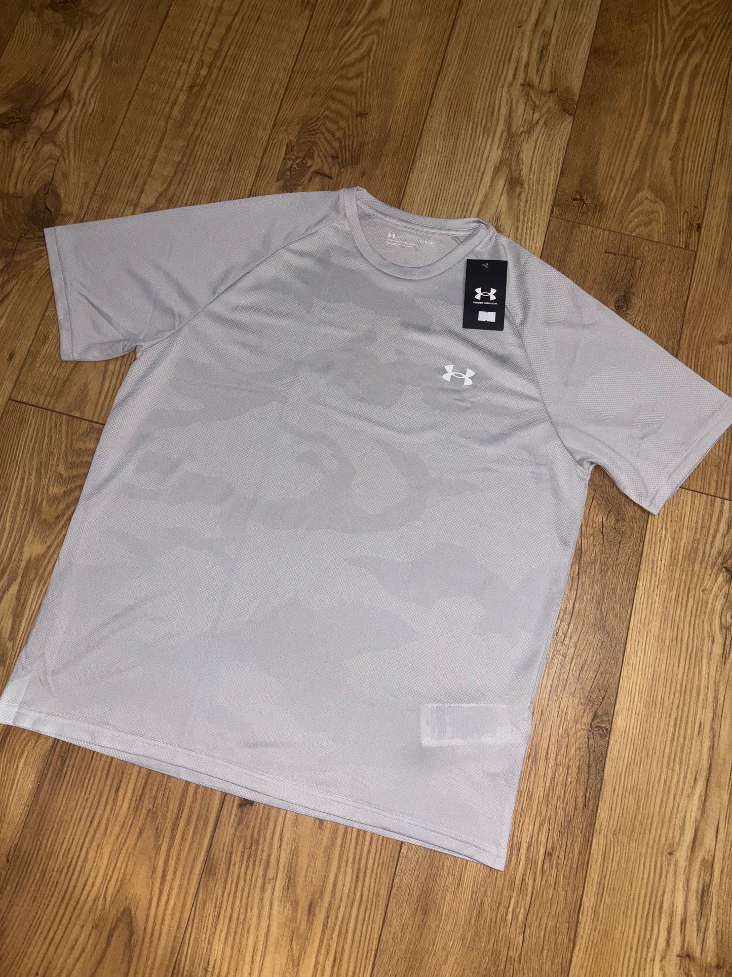 Under Armour T-shirt. Size Large.