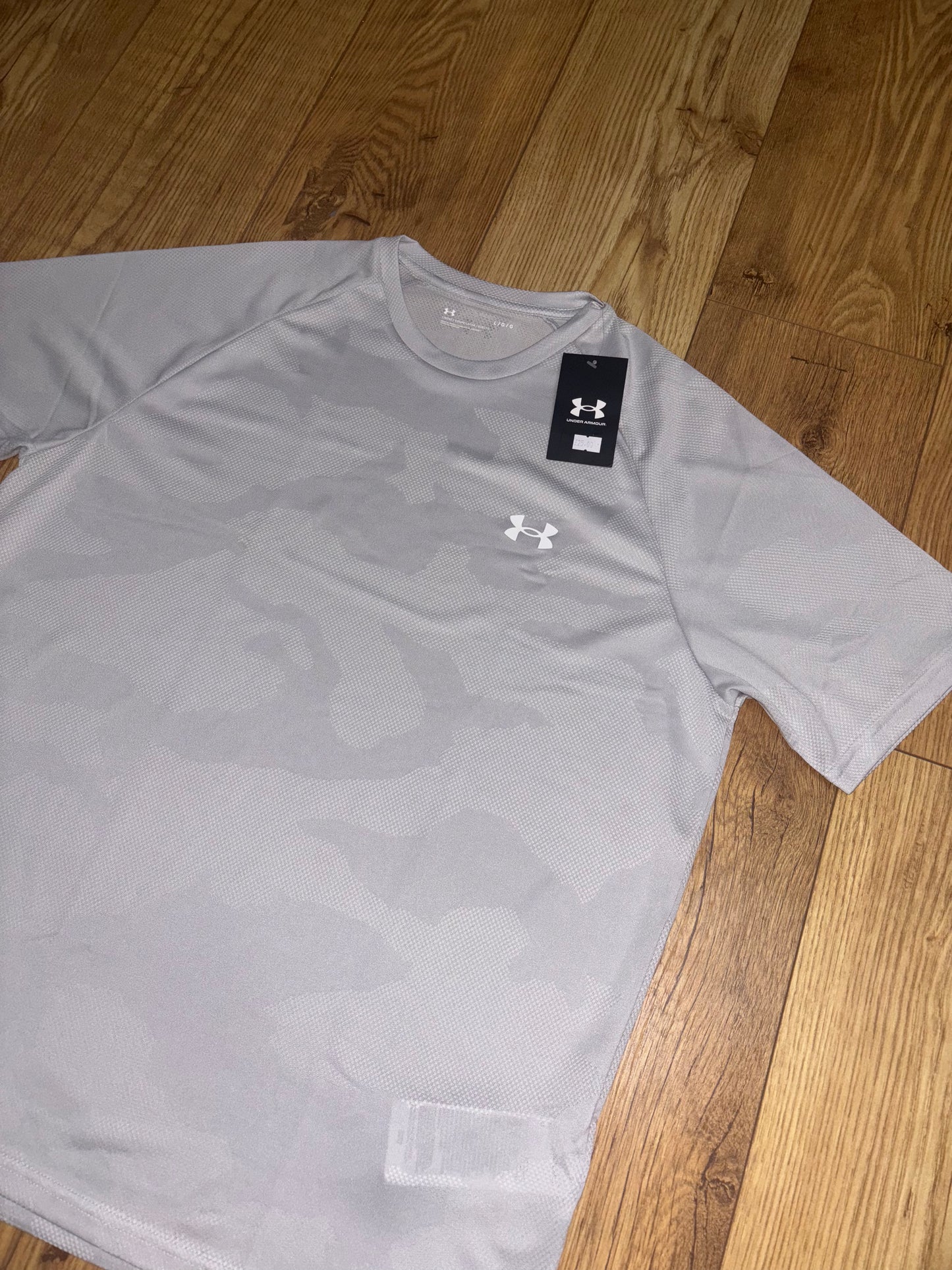 Under Armour T-shirt. Size Large.