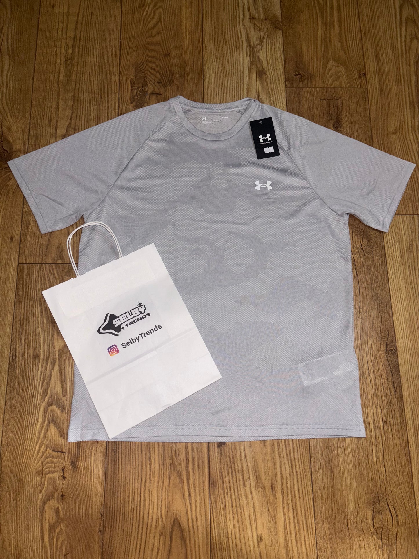Under Armour T-shirt. Size Large.