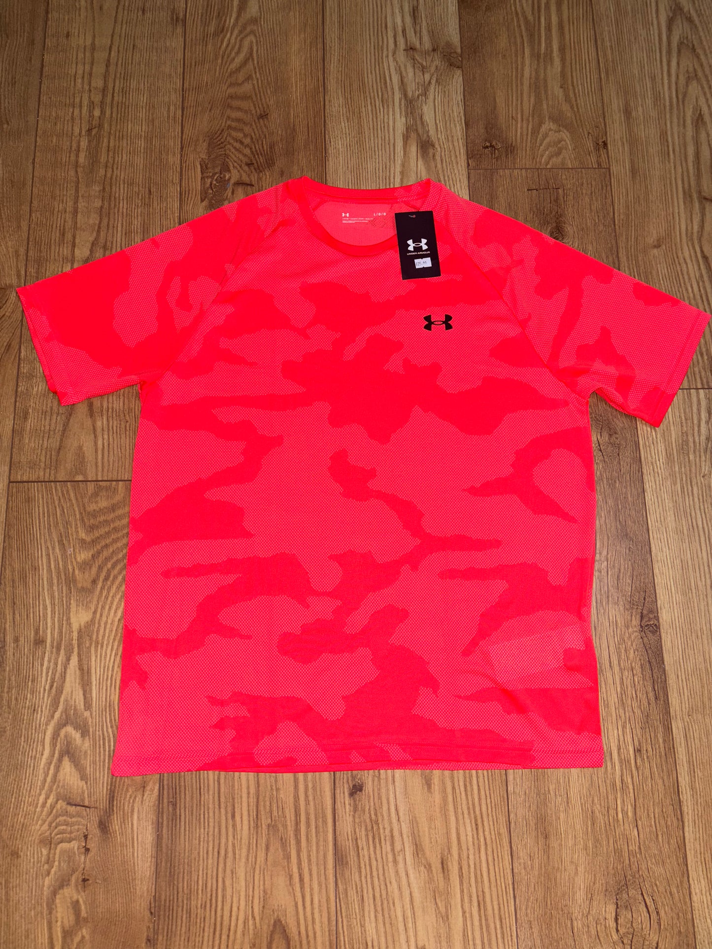 Under Armour T-shirt. Size L/XL.