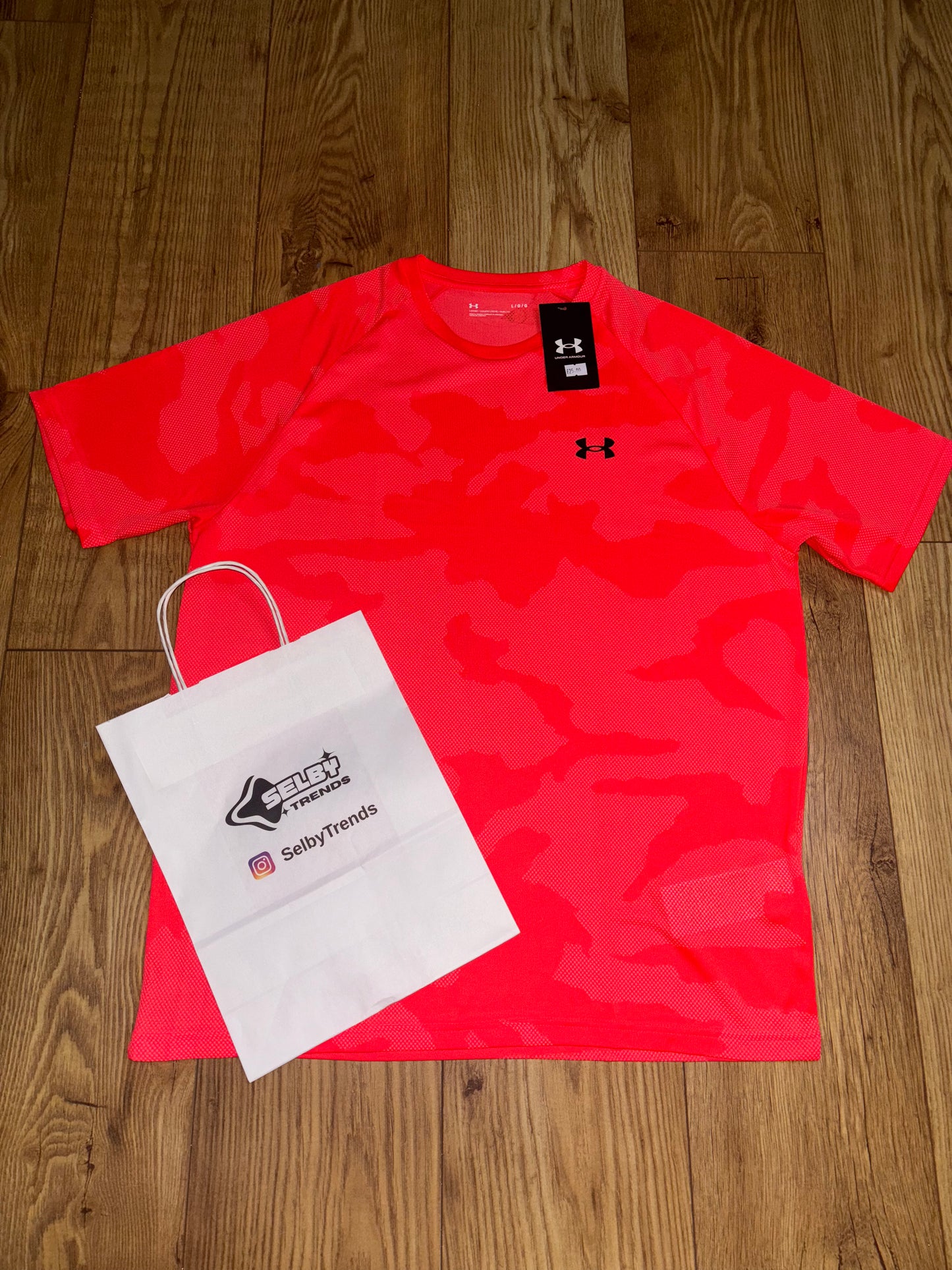 Under Armour T-shirt. Size L/XL.