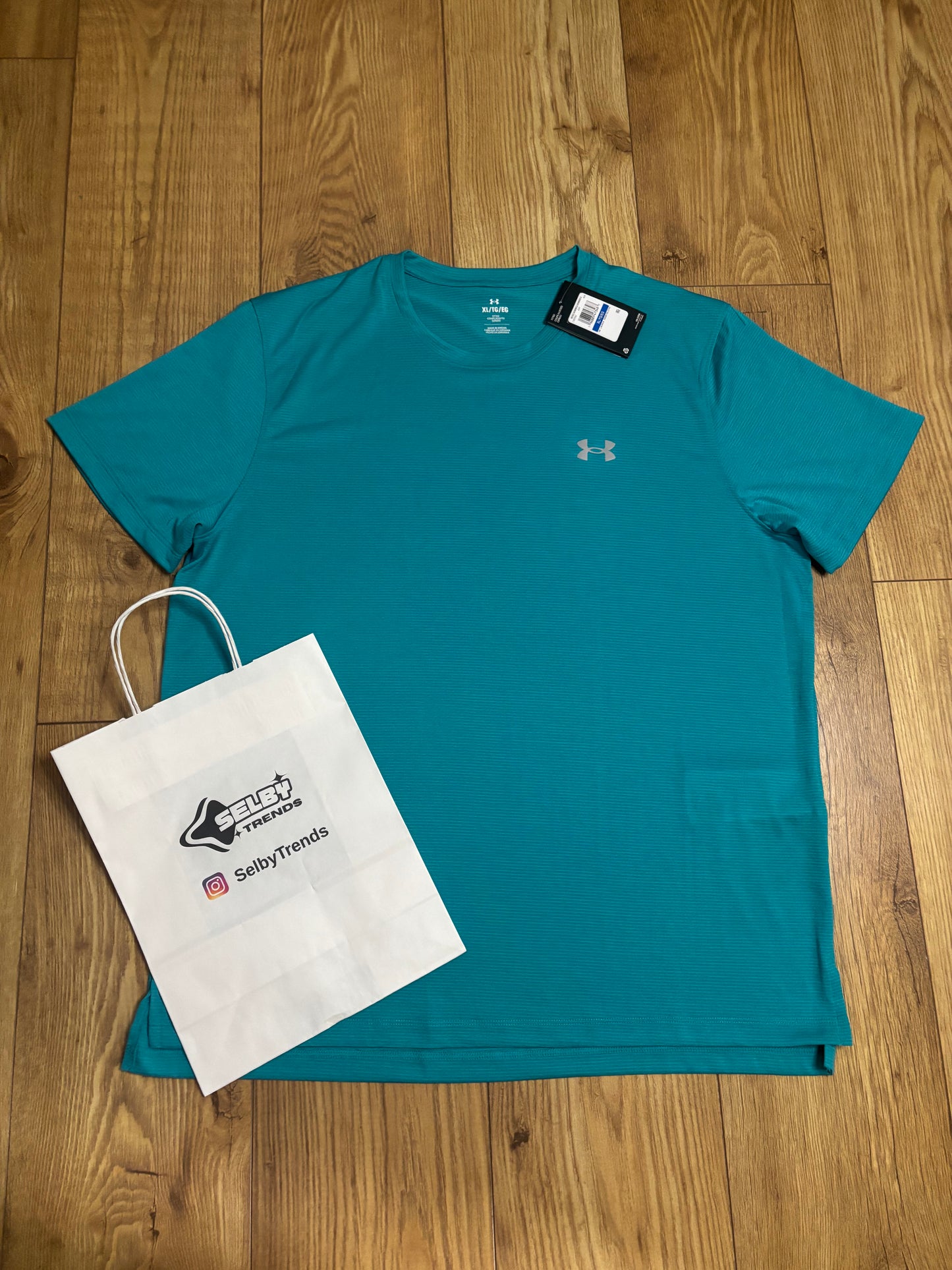 Under Armour T-Shirt. Size XL.