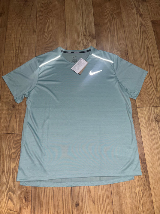 Nike miler T-Shirt. Size XL.