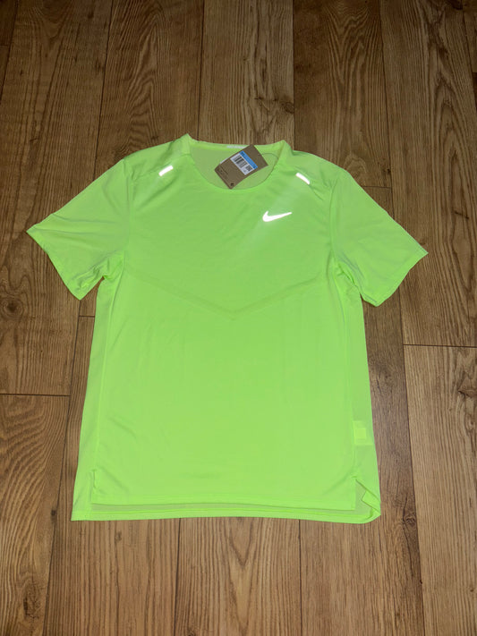Nike miler T-Shirt. Size Medium.