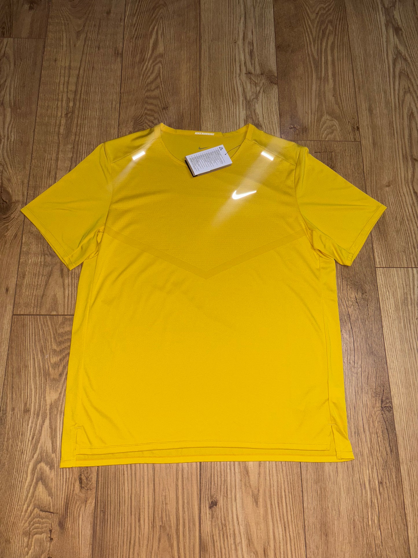 Nike Rise Miler. Size Large.