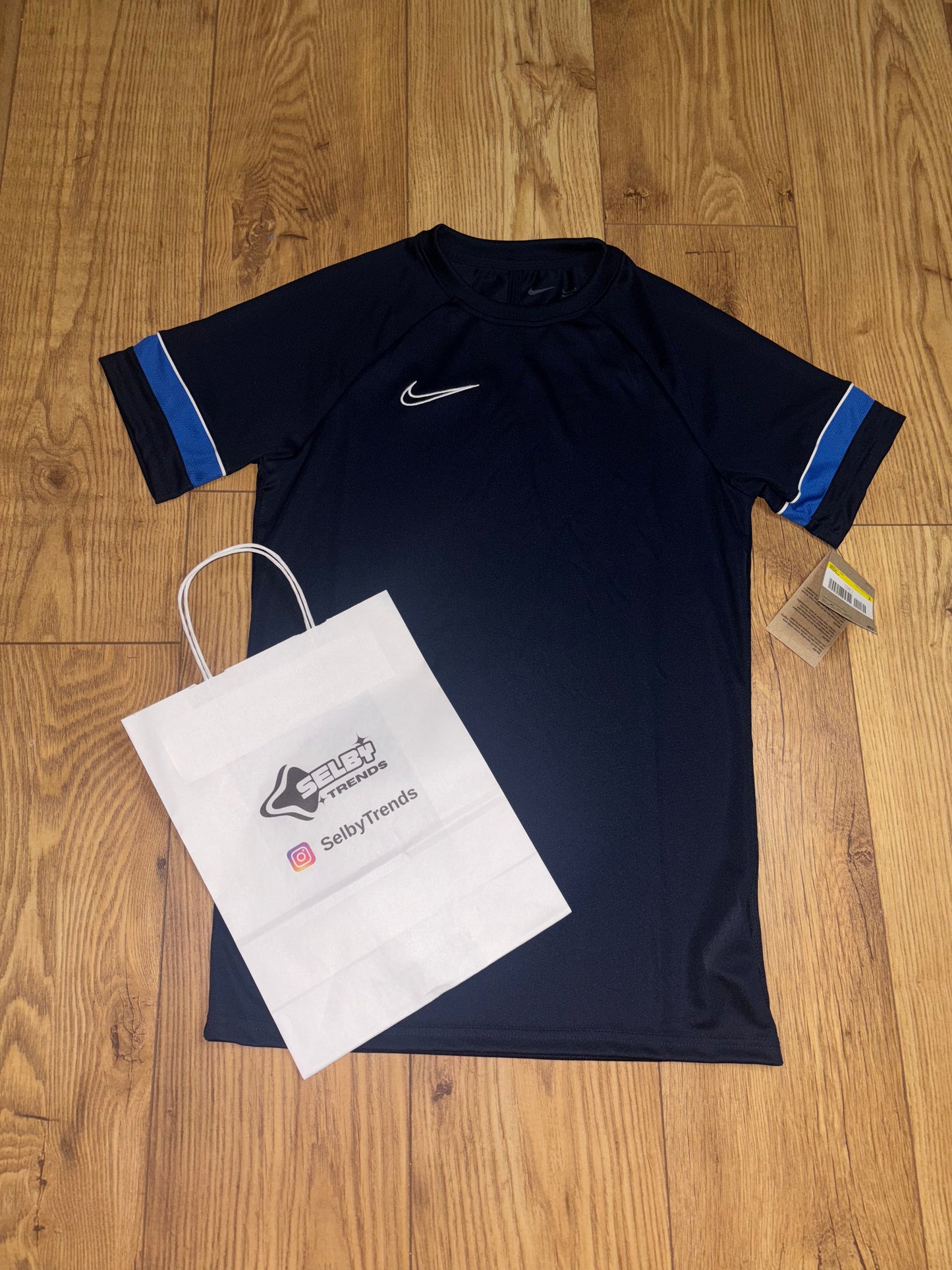 Nike training Swoosh T-Shirt. Size Small.