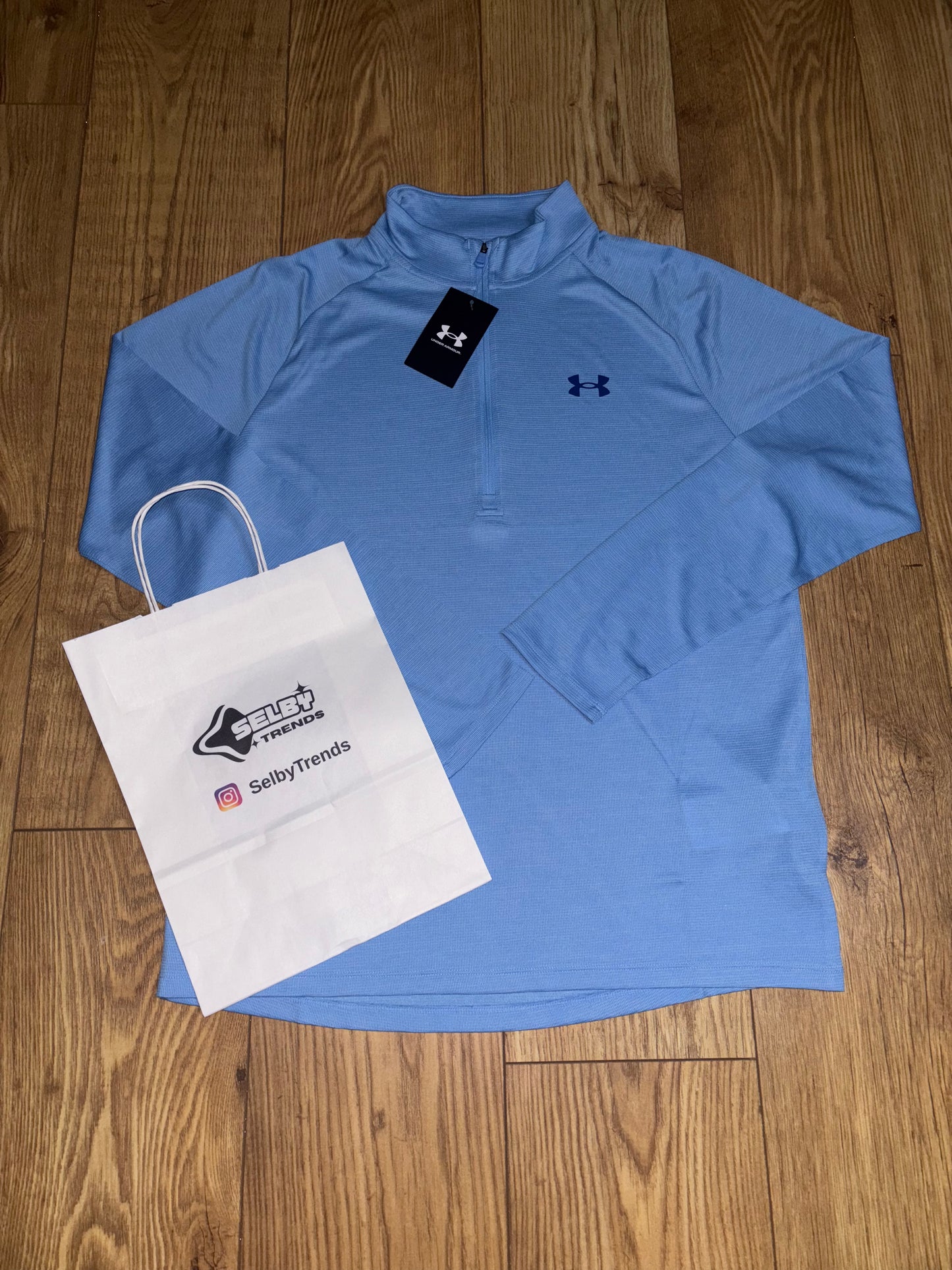 Under Armour 1/4 Zip. Size M/L/XL