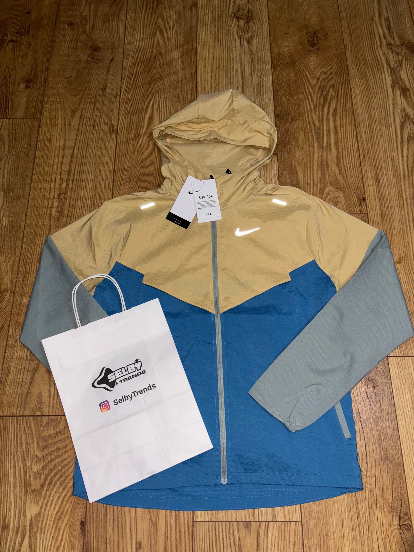 Nike windrunner jacket. Size Small