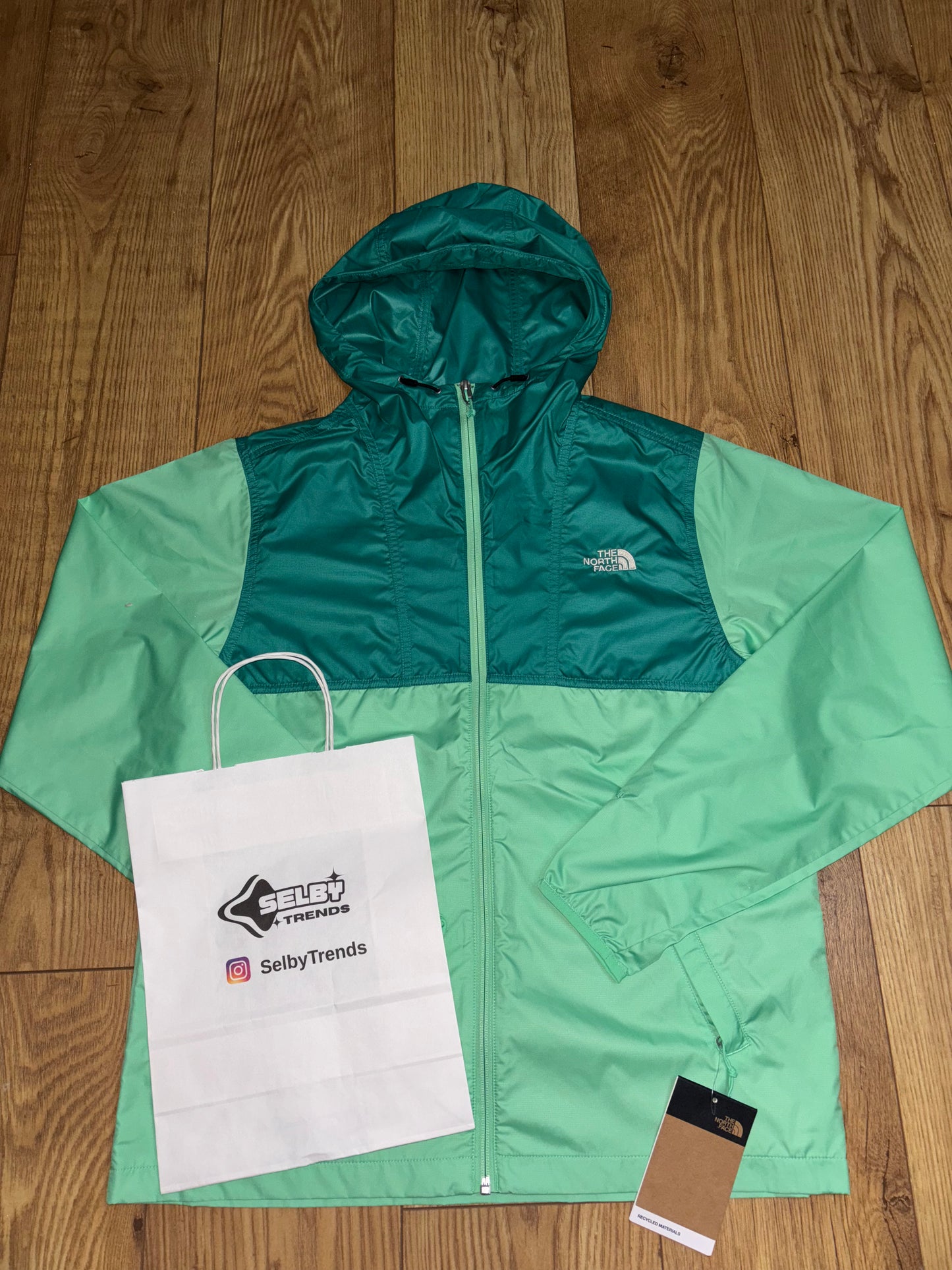 The north face Jacket. Size small.