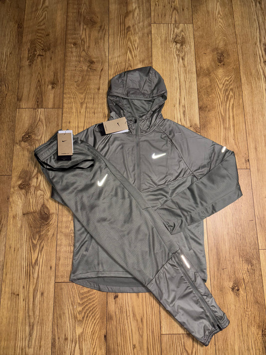 Nike tracksuit. Size Small.