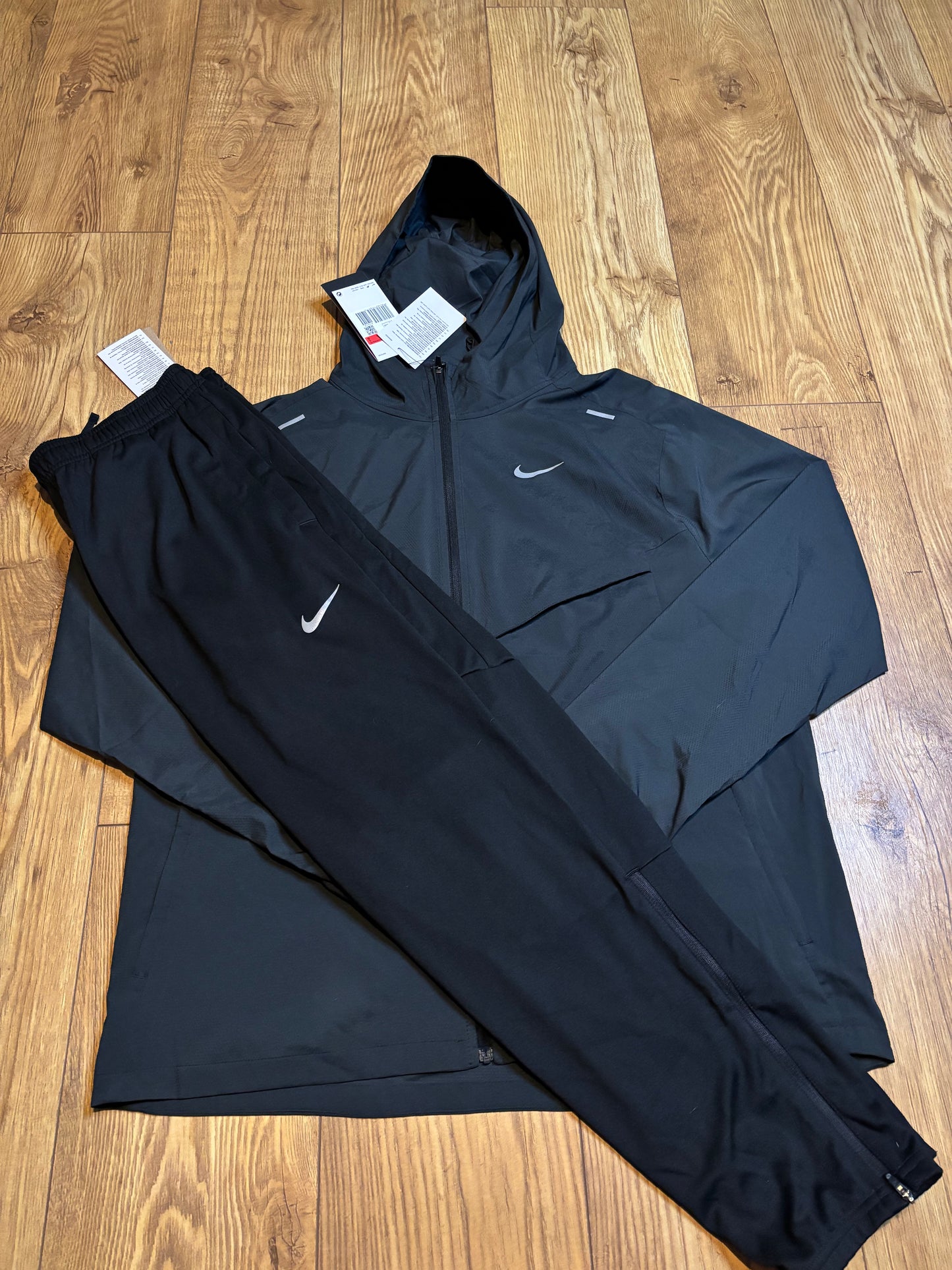 Nike tracksuit. Size Large.