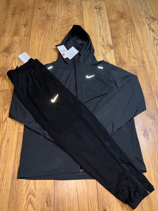 Nike tracksuit. Size Large.