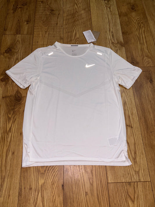 Nike rise 365. Size large