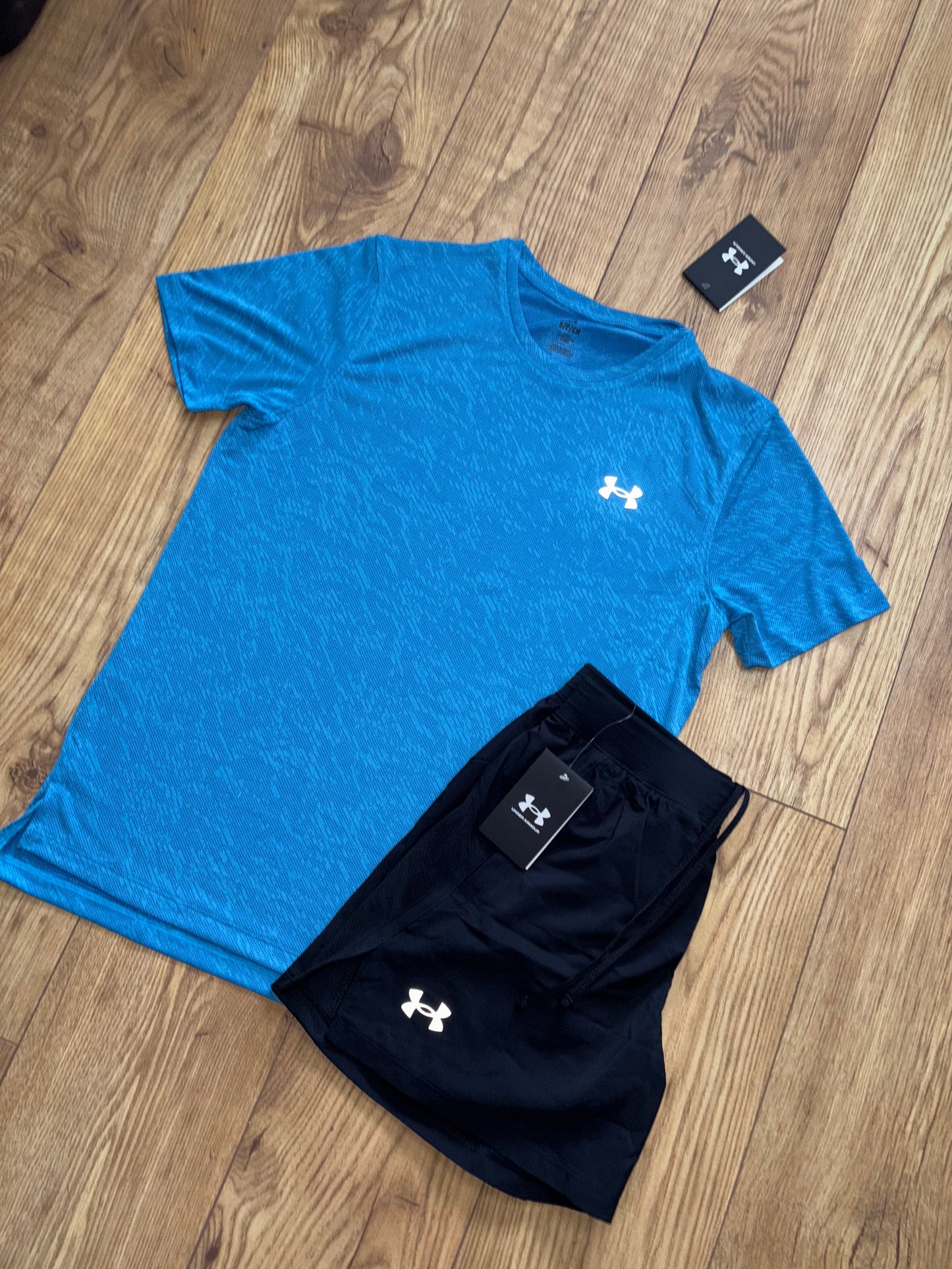 Under armour set. Size Small