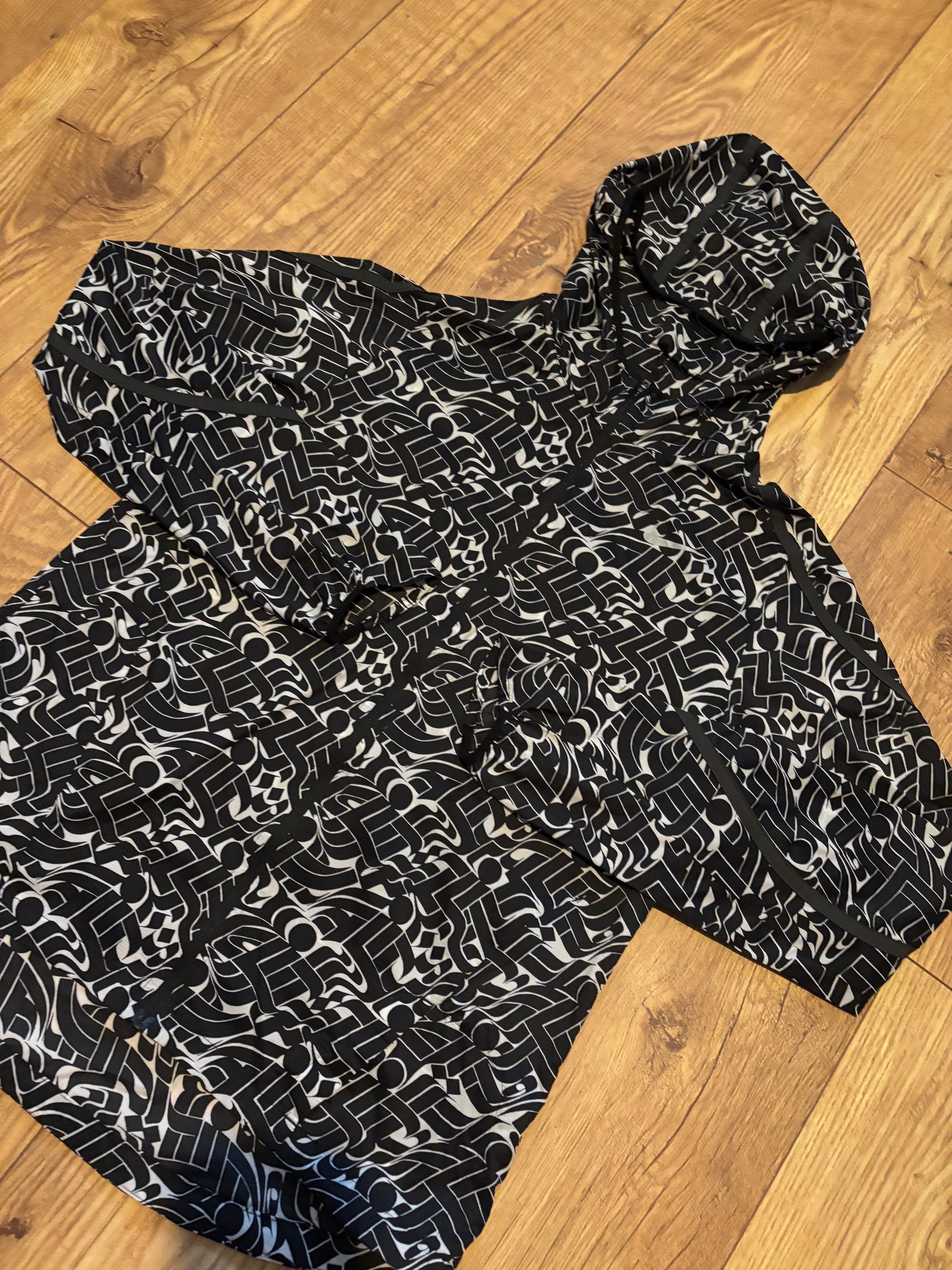 Nike shield jacket. Mint condition. Size S.