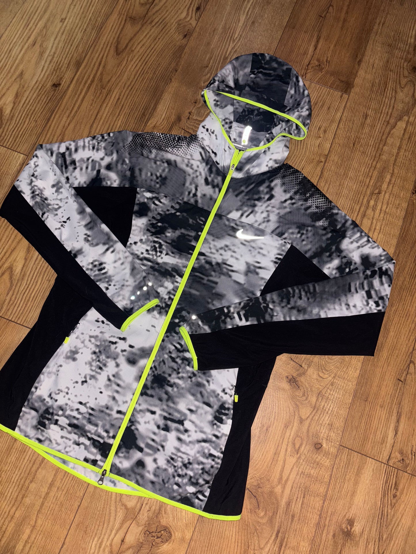 Nike kiger trail jacket. Mint condition. Size S.
